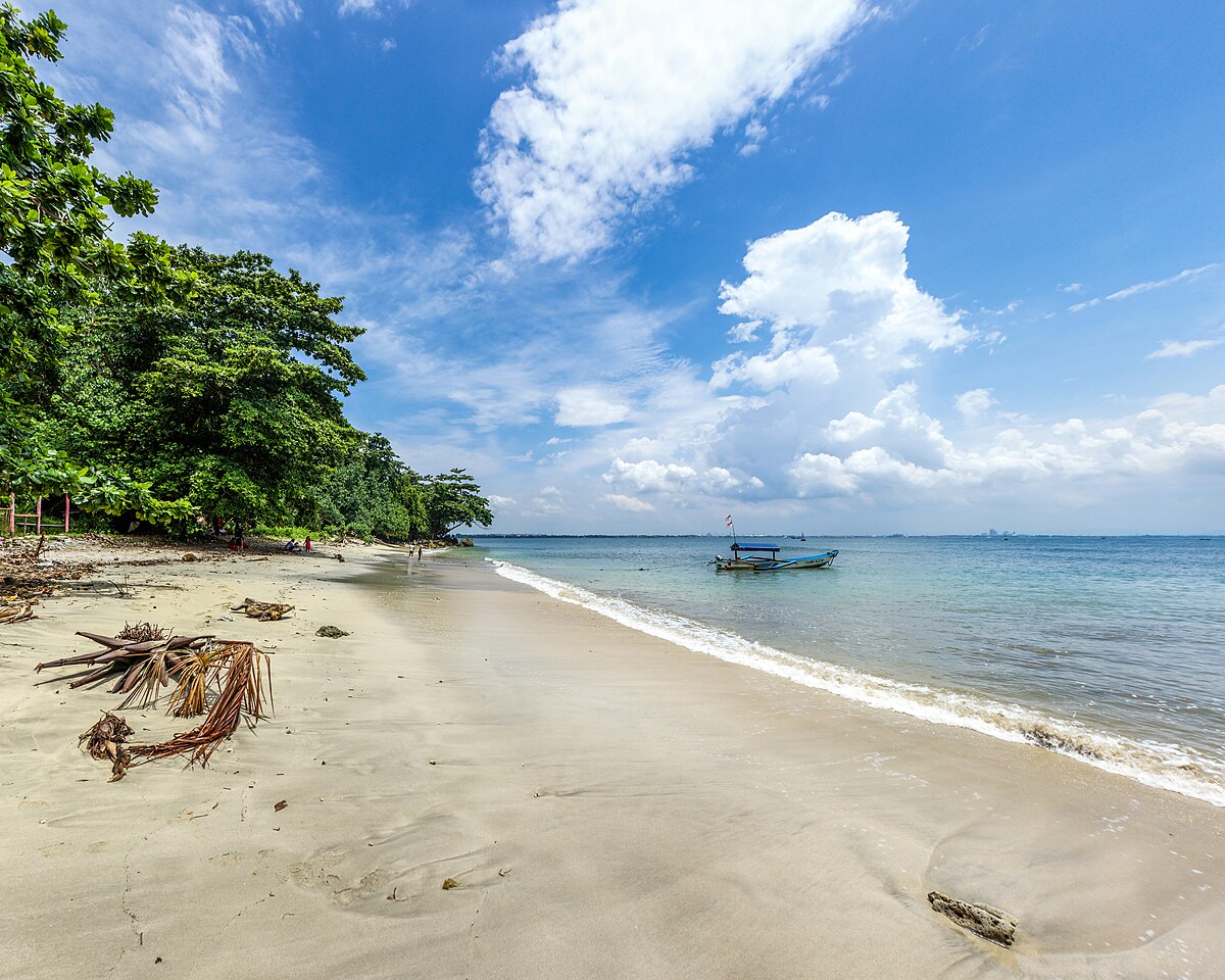 Pantai Karangbolong: Rahasia Laut Selatan yang Menggoda